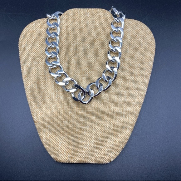 Chunky Silver Tone Chain Link Choker Necklace - Picture 6 of 6